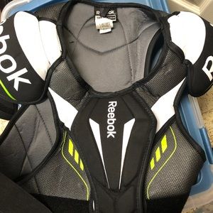 Reebok 12k shoulder pads